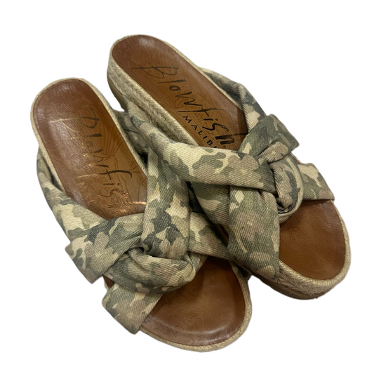 Camouflage Print Sandals Flats By Blowfish, Size: 8