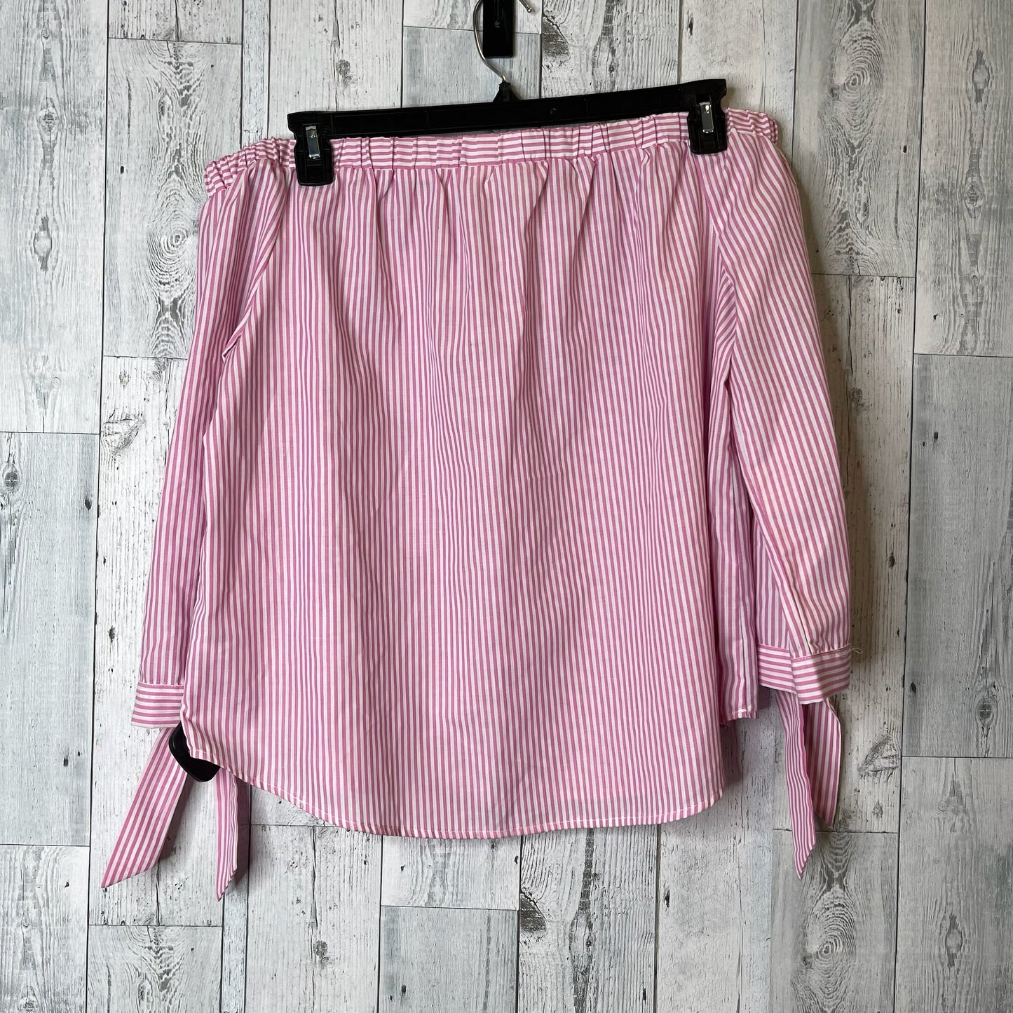 Top Long Sleeve By Entro Size: L