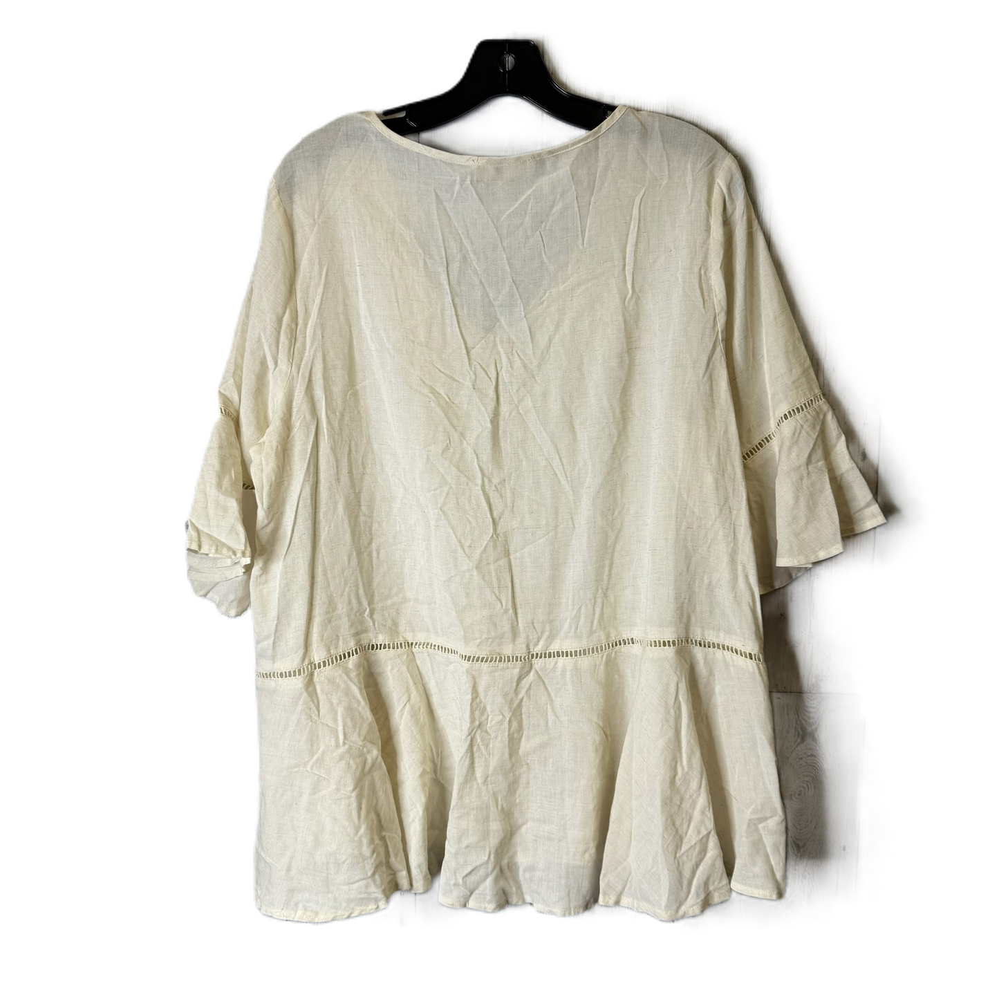 Top Short Sleeve By Entro In Cream, Size: L