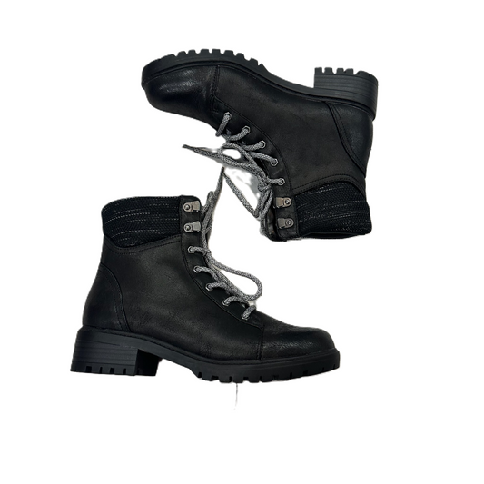 Boots Combat By Universal Thread In Black, Size: 8