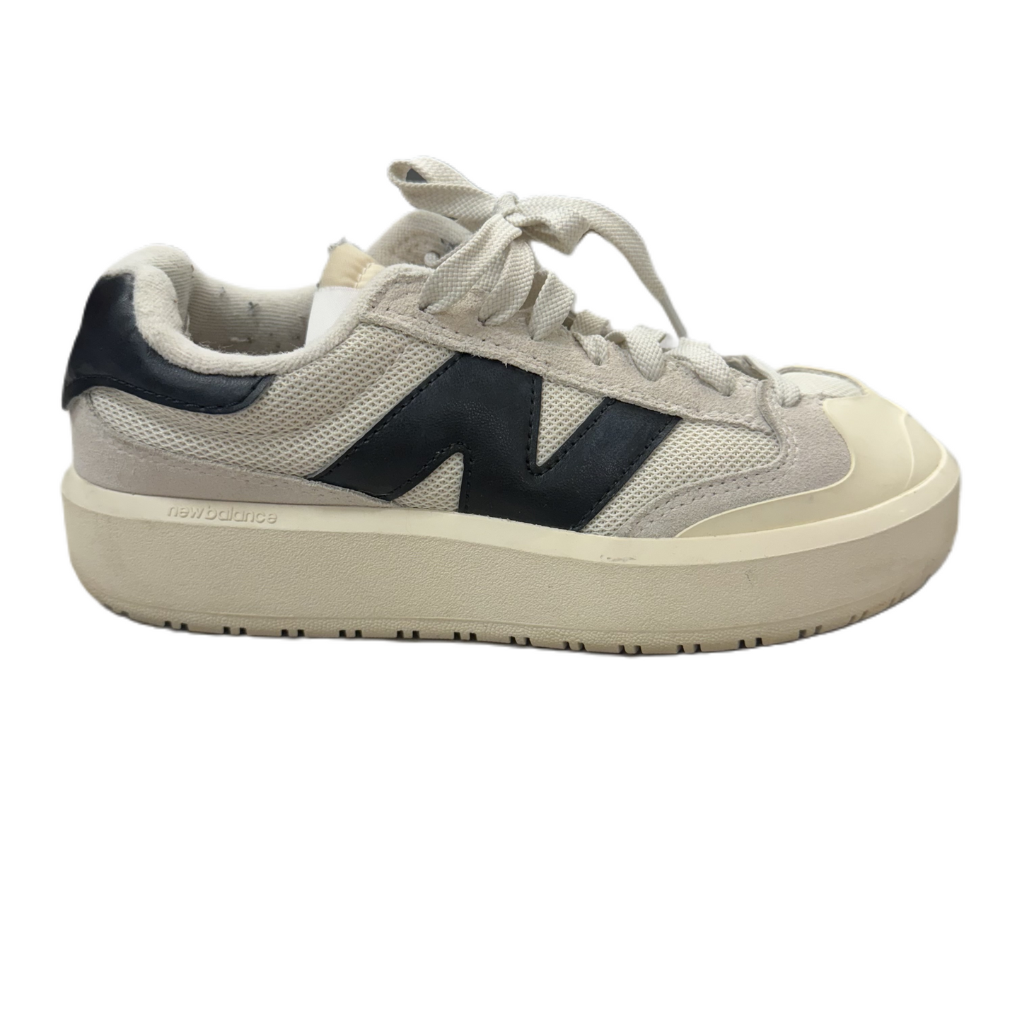 Shoes Sneakers By New Balance In Cream, Size: 7