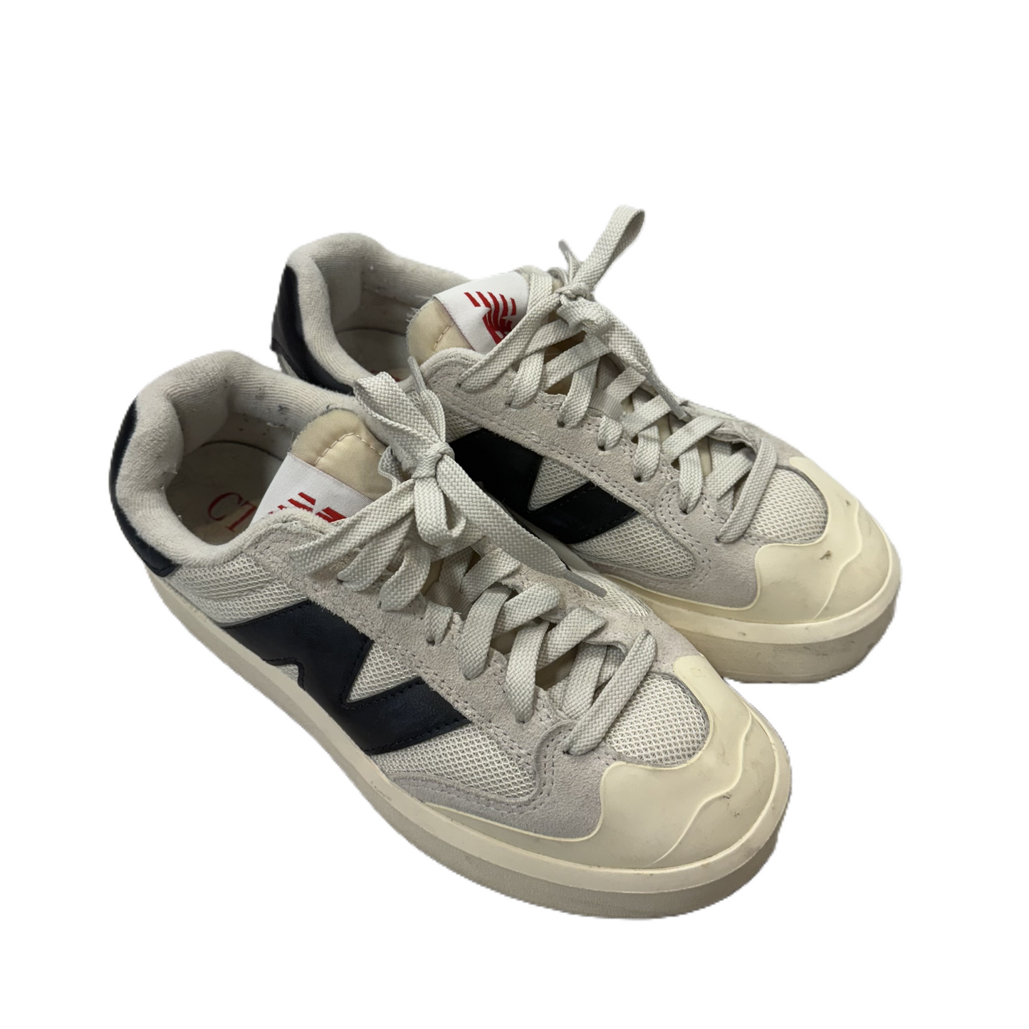 Shoes Sneakers By New Balance In Cream, Size: 7