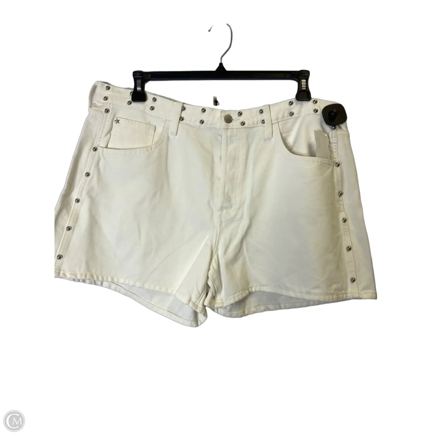 Shorts By Universal Thread In Cream, Size: 16