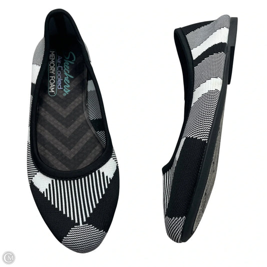 Shoes Flats By Skechers In Black & White, Size: 6.5