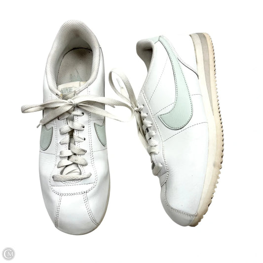 Shoes Sneakers By Nike In White, Size: 9