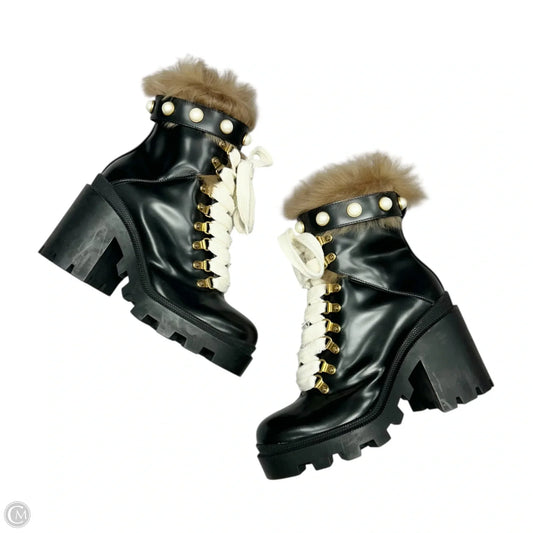 Boots Luxury Designer By Gucci In Black, Size: 7