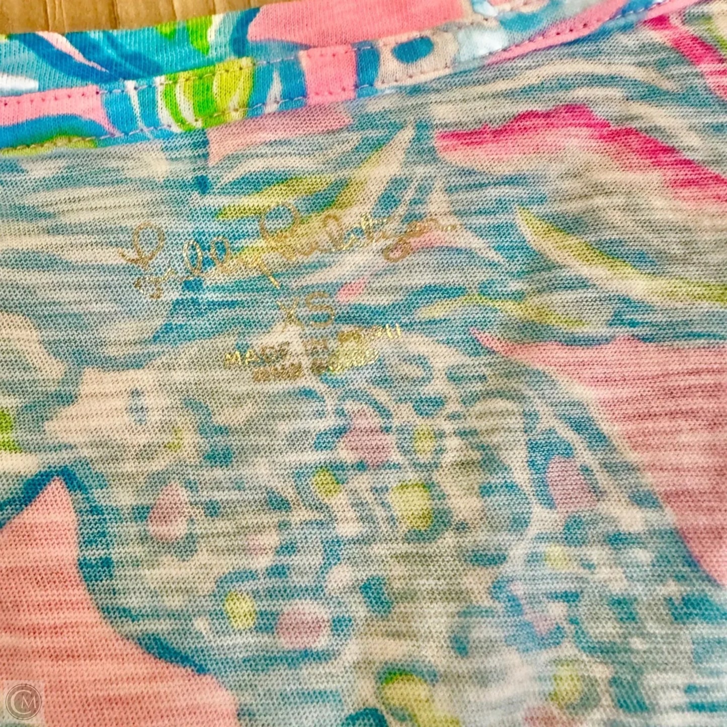 Top Short Sleeve Designer By Lilly Pulitzer In Blue & Pink, Size: Xs