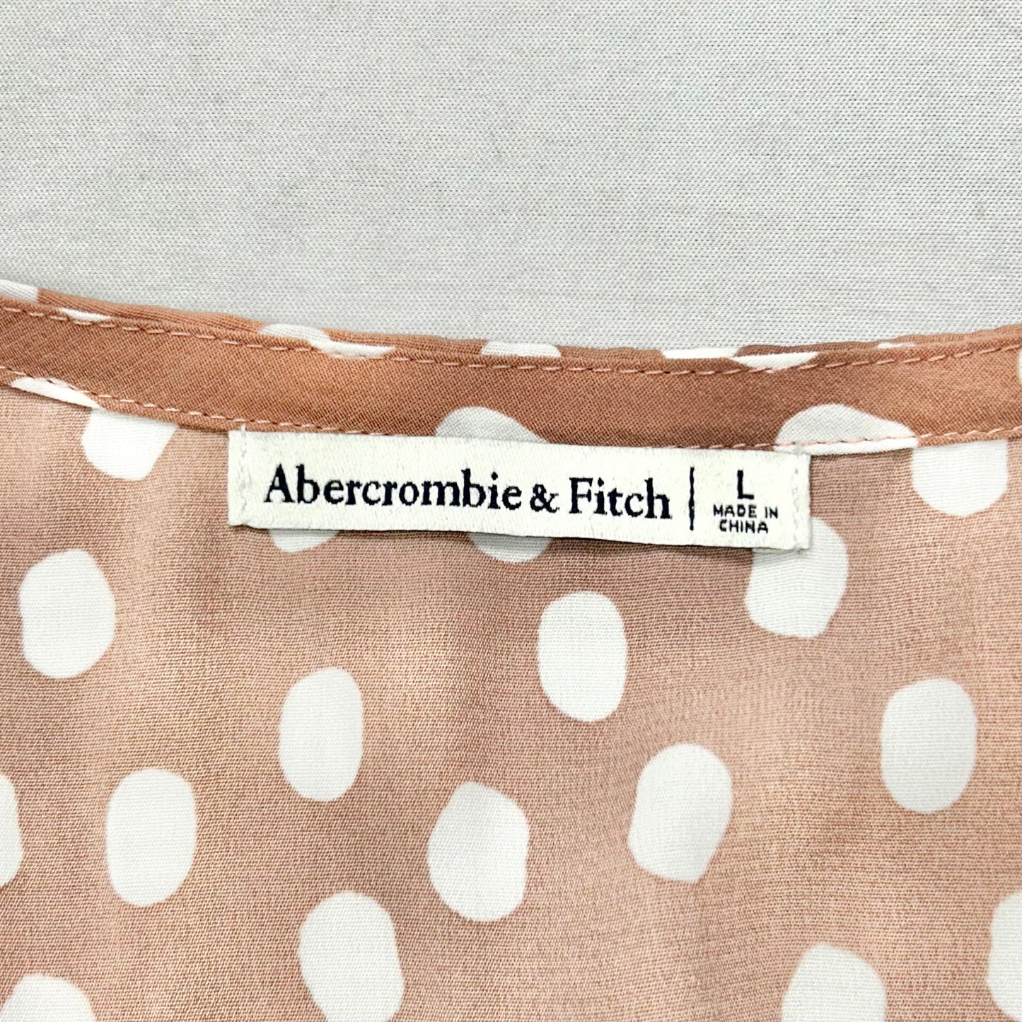 Blouse Short Sleeve By Abercrombie And Fitch In Pink & White, Size: L