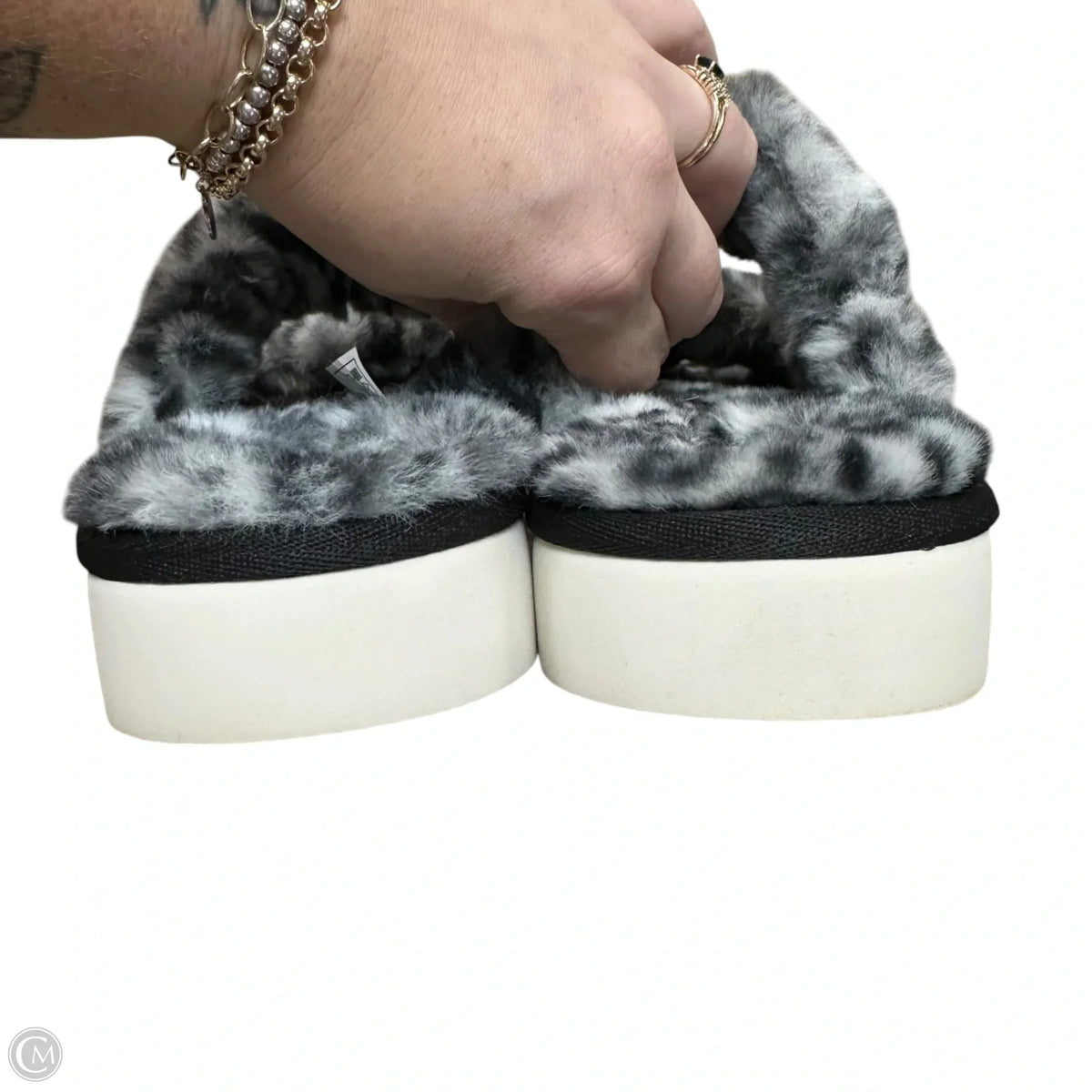 Slippers By Koolaburra By Ugg In Grey, Size: 10
