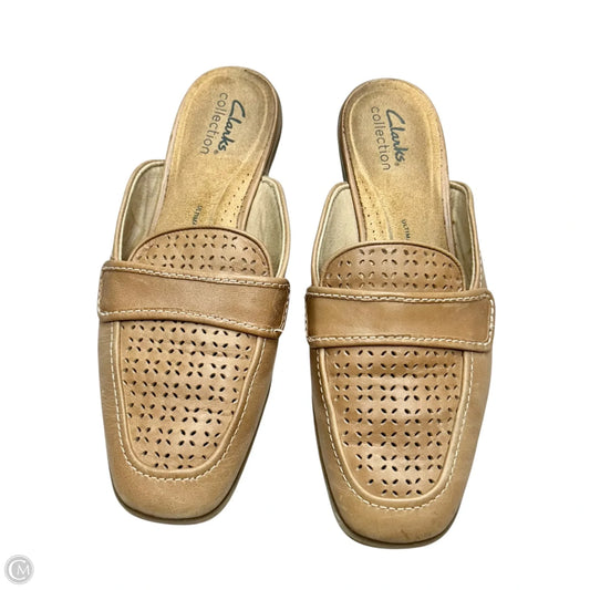Shoes Flats By Clarks In Tan, Size: 7