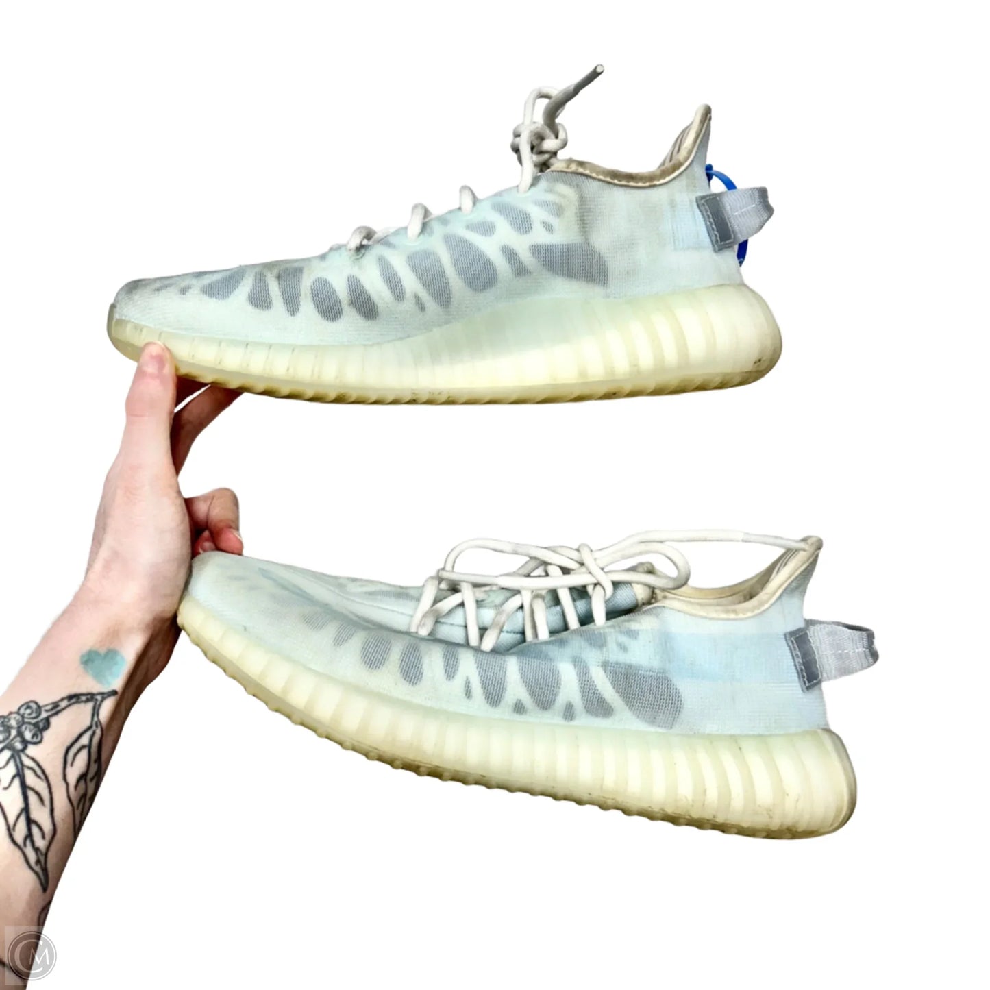 Shoes Luxury Designer By Yeezy In Blue & Cream, Size: 9.5