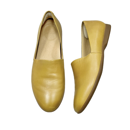 Shoes Flats By Dansko In Yellow, Size: 8.5