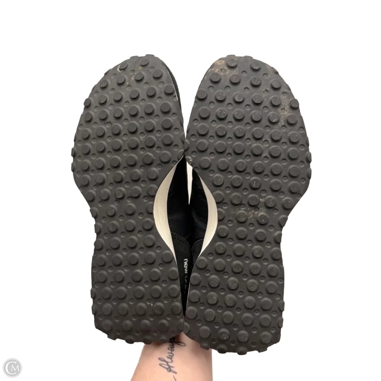 Shoes Athletic By New Balance In Black & White, Size: 6.5