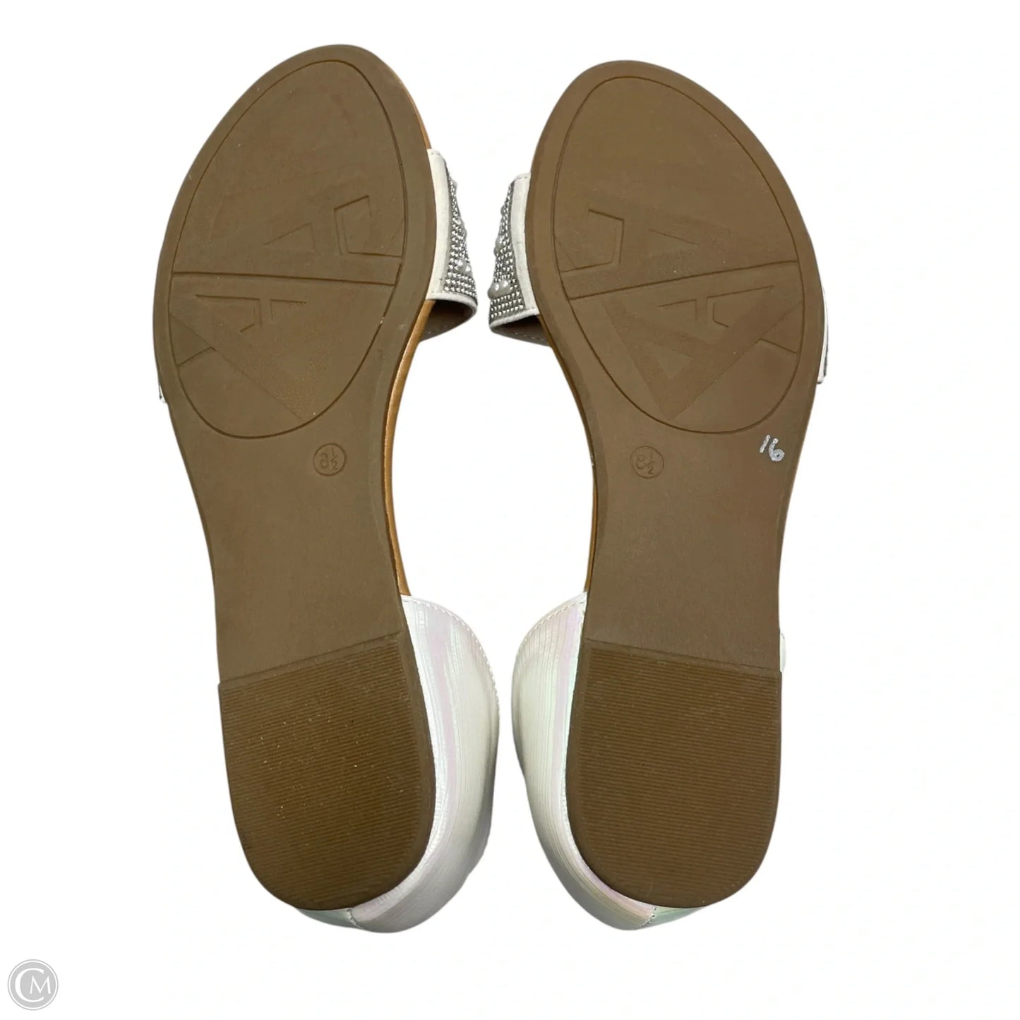 Shoes Flats By Andiamo In Silver & White, Size: 8.5