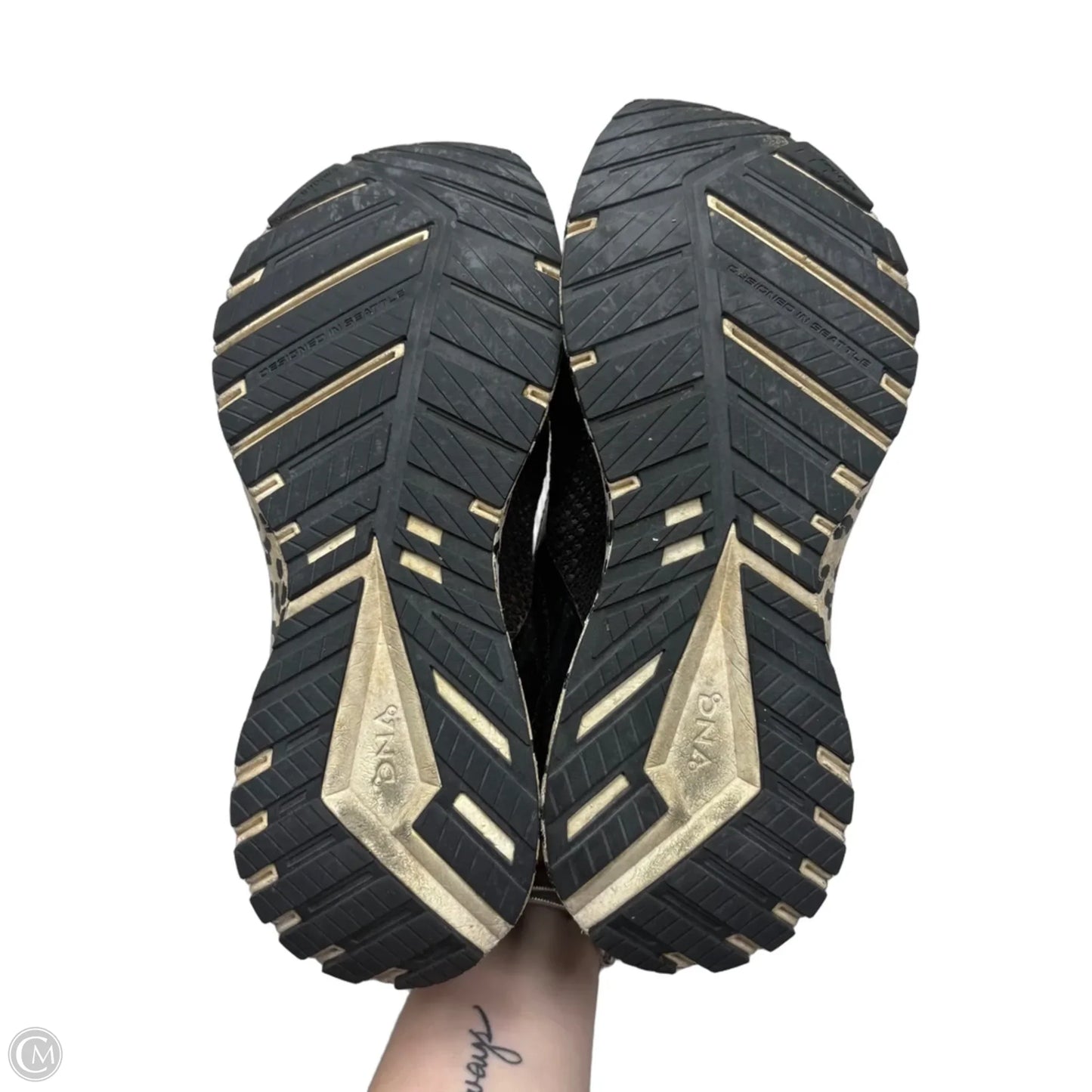 Shoes Athletic By Brooks In Black, Size: 9.5