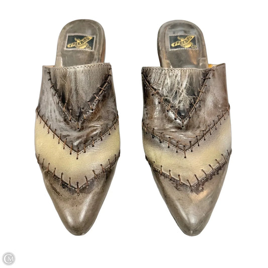 Shoes Flats By Freebird In Grey, Size: 9
