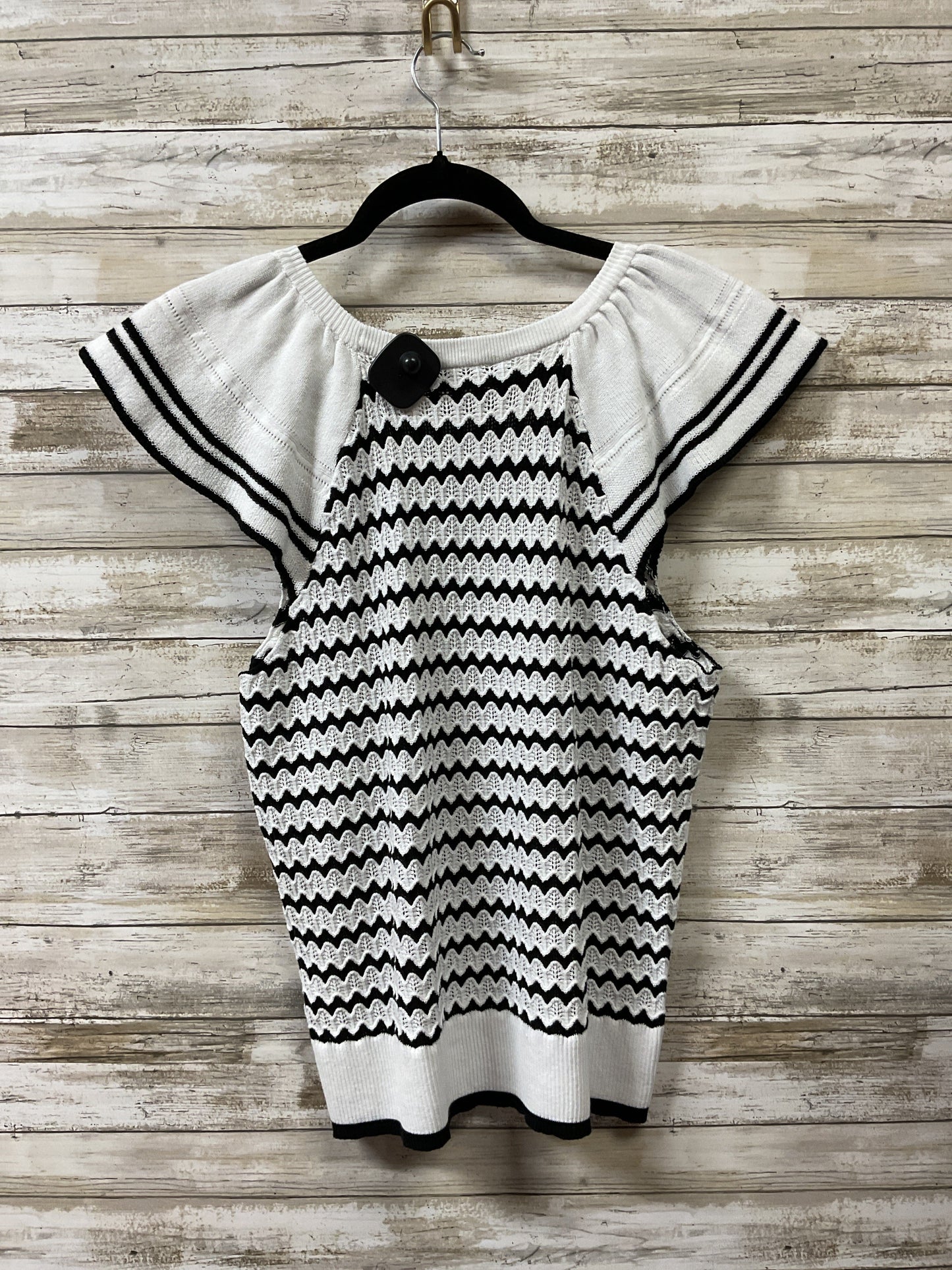 Top Sleeveless By Crown And Ivy In Black & White, Size:L