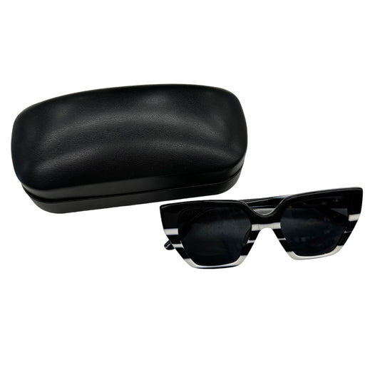 Sunglass Case Luxury Designer By Oscar De La Renta