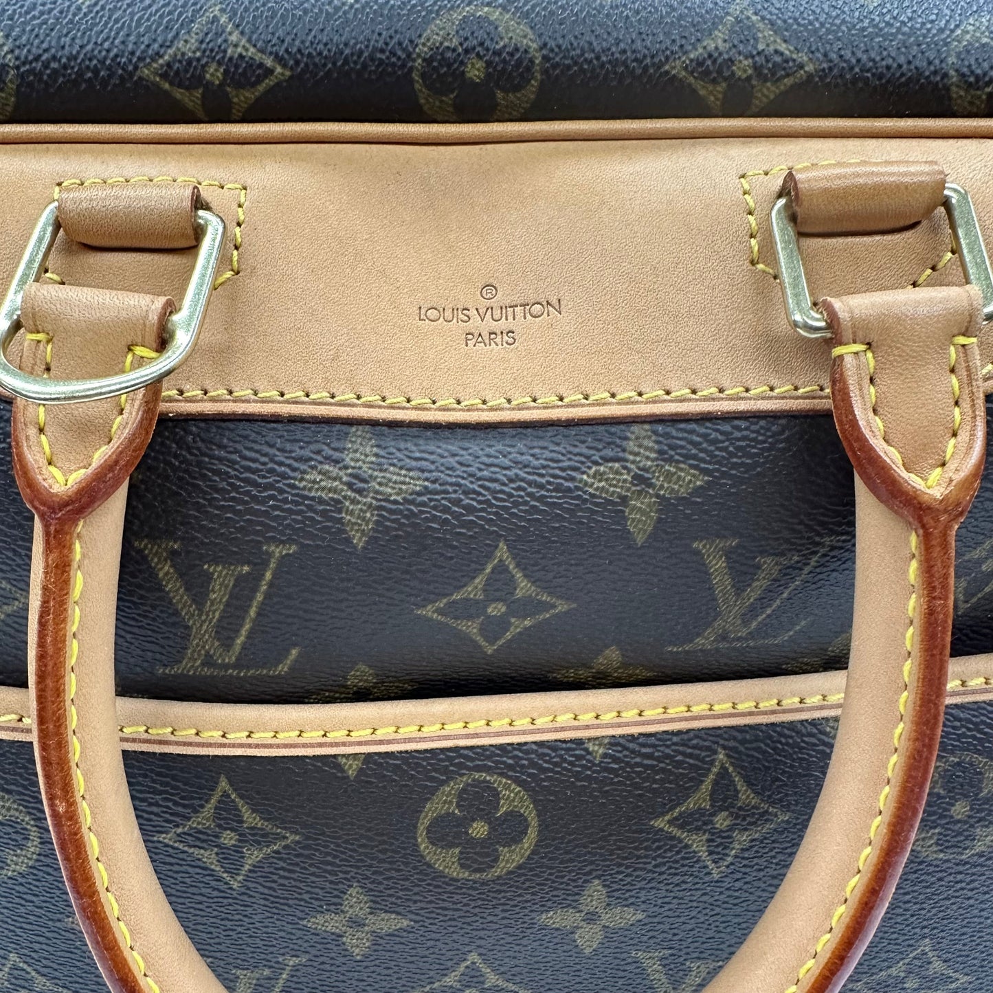 Handbag Luxury Designer By Louis Vuitton  Size: Medium