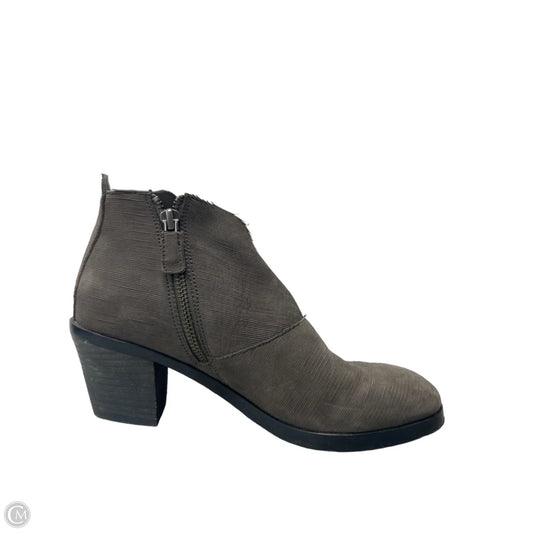 Boots Leather By Eileen Fisher In Grey, Size: 6