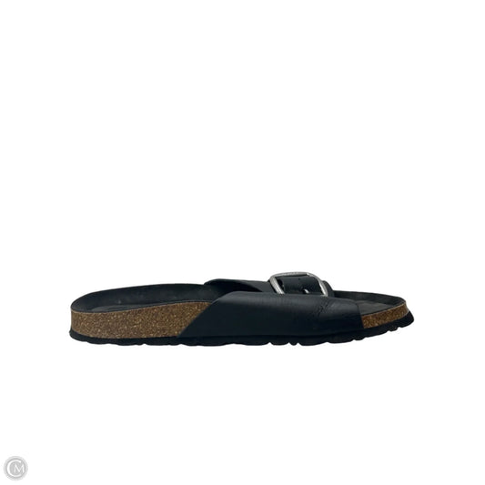 Sandals Flats By Clothes Mentor In Black, Size: 10