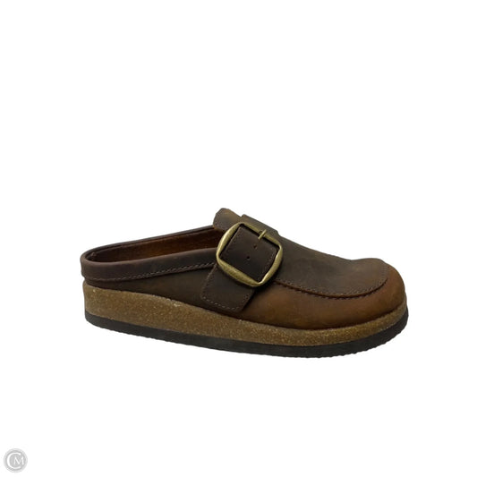 Shoes Flats By White Mountain In Brown, Size: 10