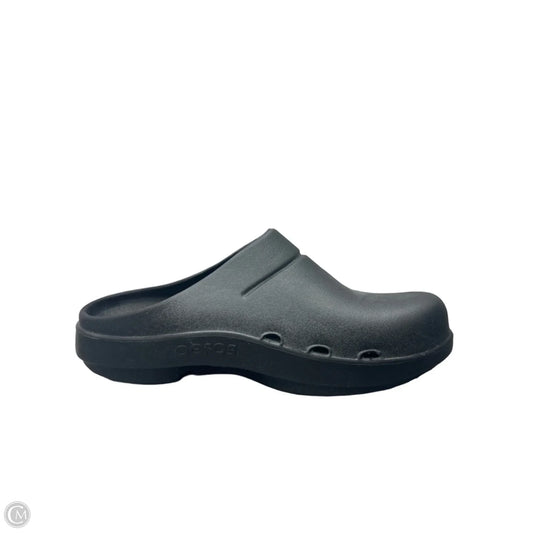 Shoes Flats By Oofos In Grey, Size: 8
