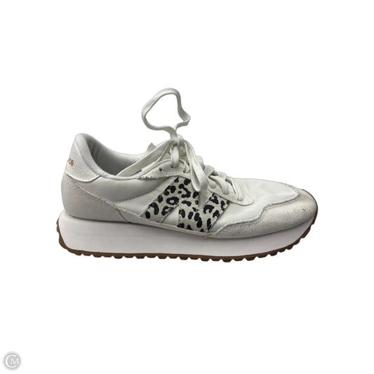 Shoes Sneakers By New Balance In Tan, Size: 8