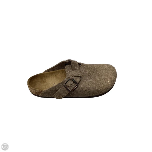 Shoes Flats By Birkenstock In Brown, Size: 6