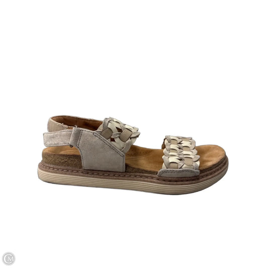 Sandals Flats By Clarks In Cream, Size: 7