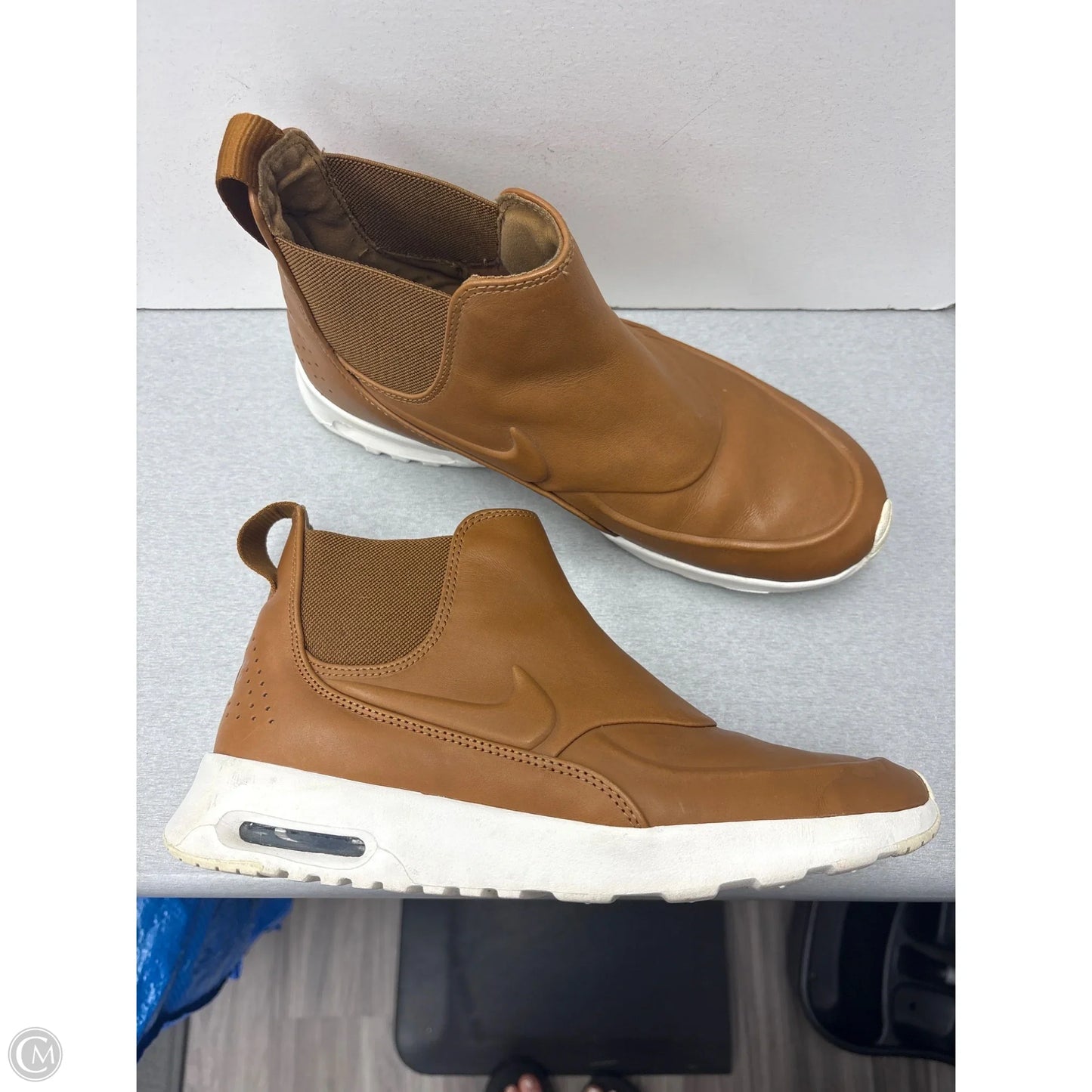 Shoes Sneakers By Nike In Tan, Size: 9