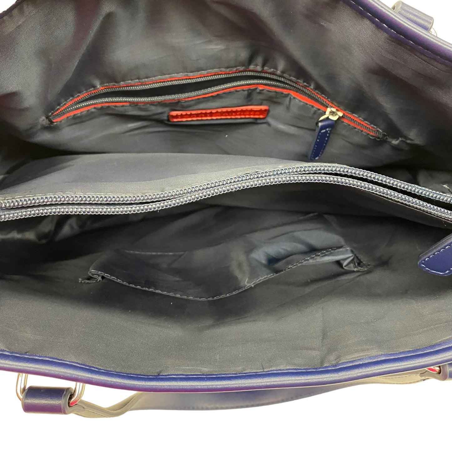 Handbag By Tommy Hilfiger  Size: Medium