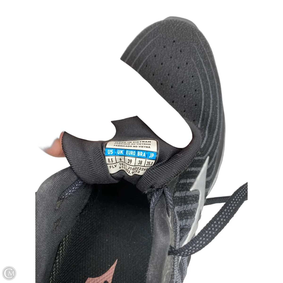 Shoes Athletic By Mizuno In Black, Size: 8.5