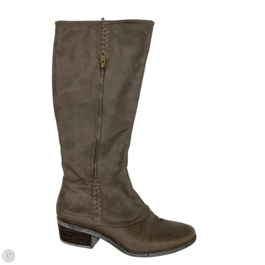 Boots Knee Flats By Bare Traps In Brown, Size: 7.5