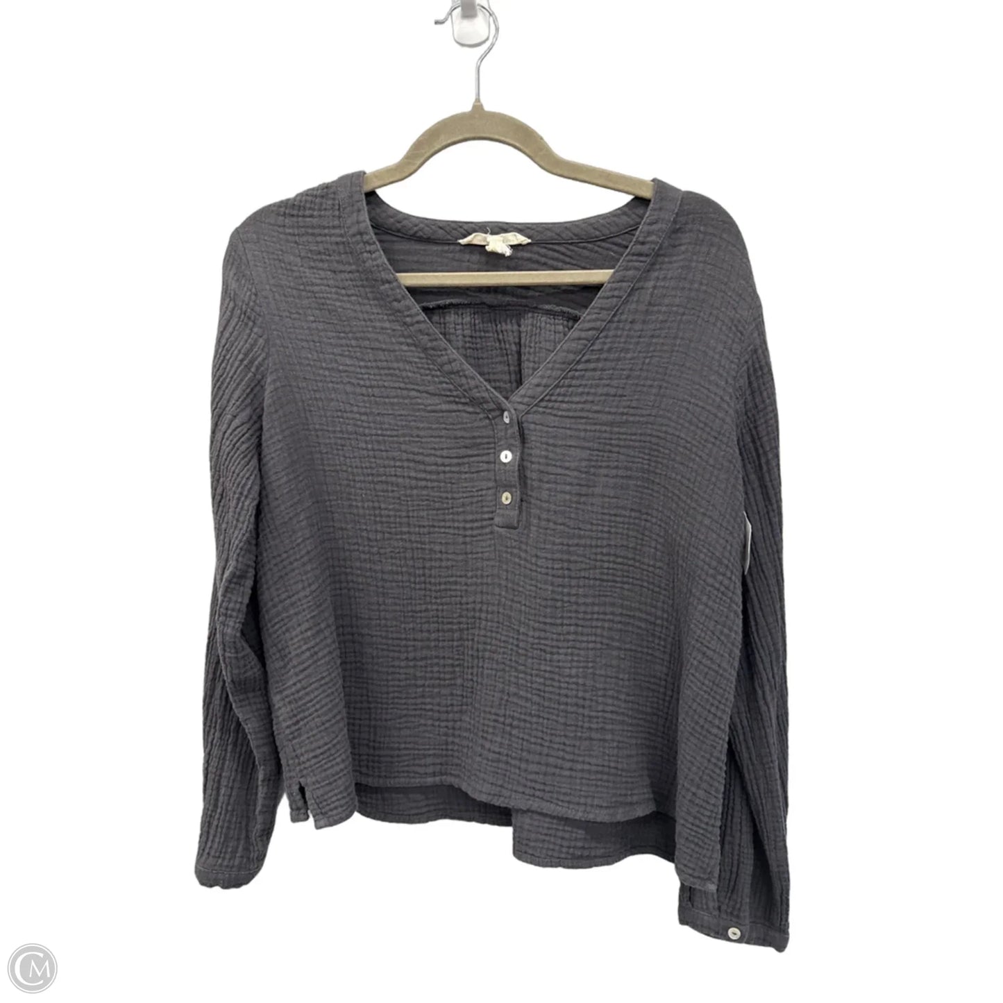 Top Long Sleeve By Grade & Gather In Grey, Size: M