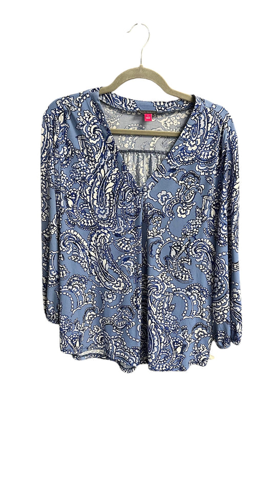 Top Long Sleeve By Vince Camuto In Blue & White, Size: L