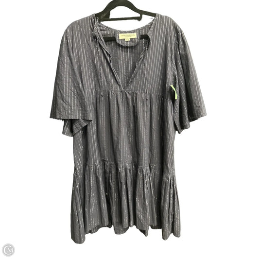 Dress Casual Short By Clothes Mentor In Blue & Silver, Size: M