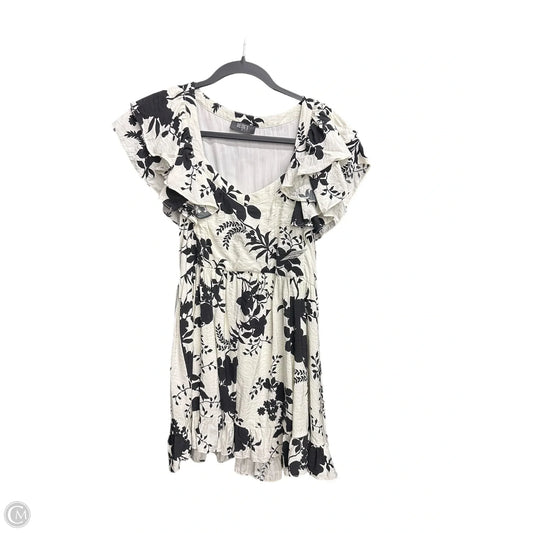 Dress Casual Short By Clothes Mentor In Black & White, Size: S