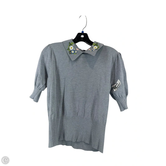 Top Short Sleeve By Aaeda In Grey, Size: M