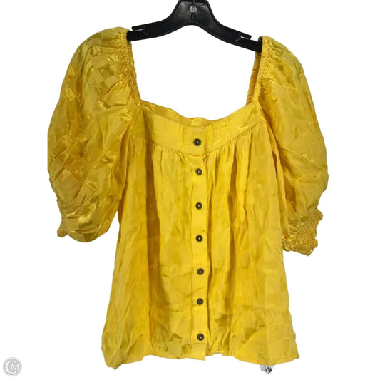 Top Short Sleeve By Cma In Yellow, Size: M