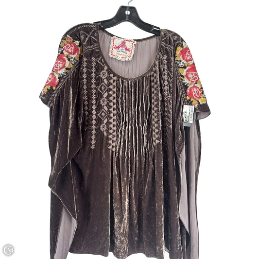 Top Short Sleeve By Johnny Was In Grey, Size: L