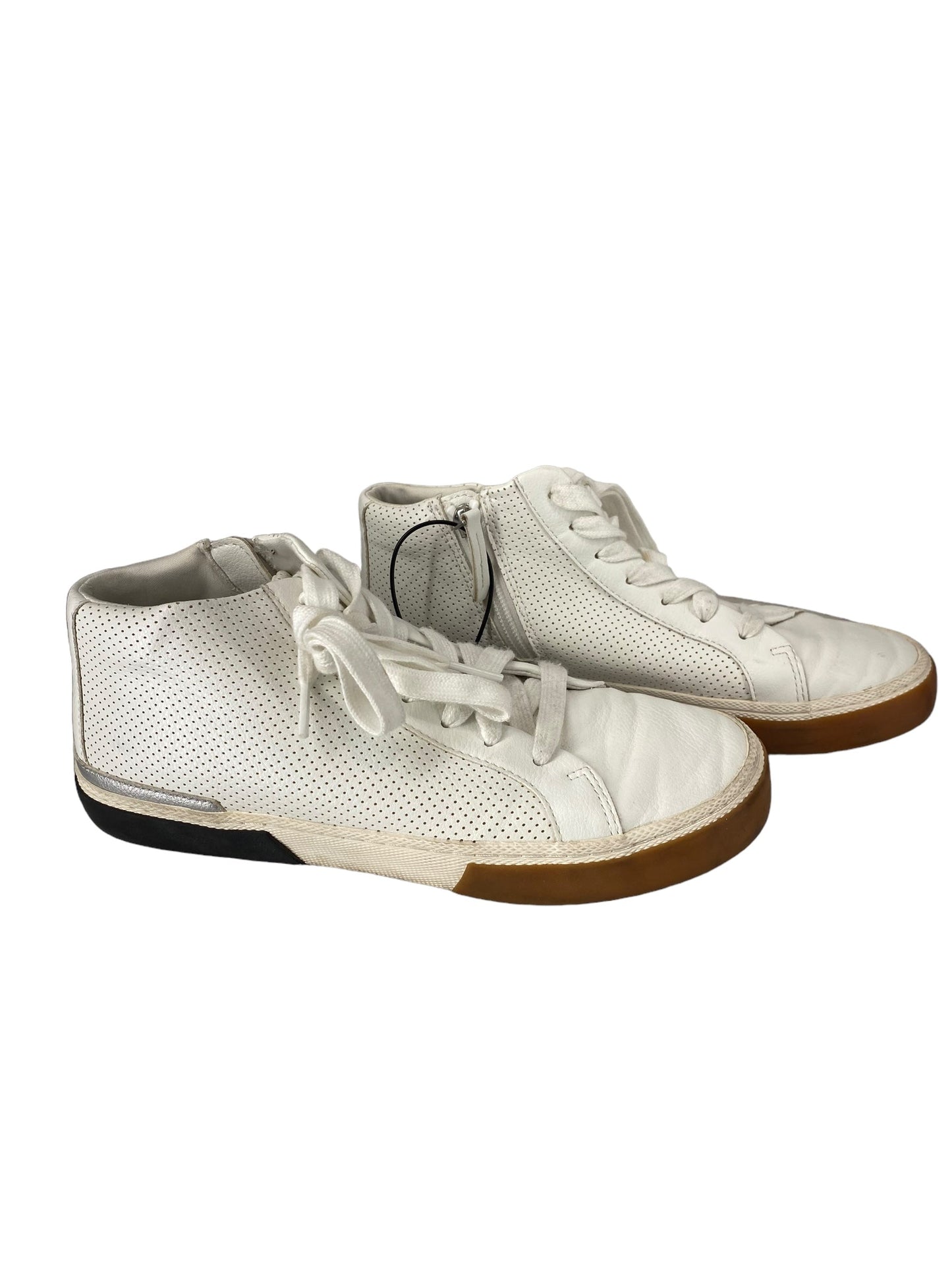 White Shoes Sneakers Clothes Mentor, Size 7
