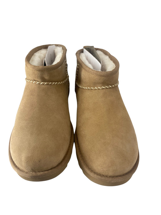 Boots Ankle Flats By Ugg  Size: 9