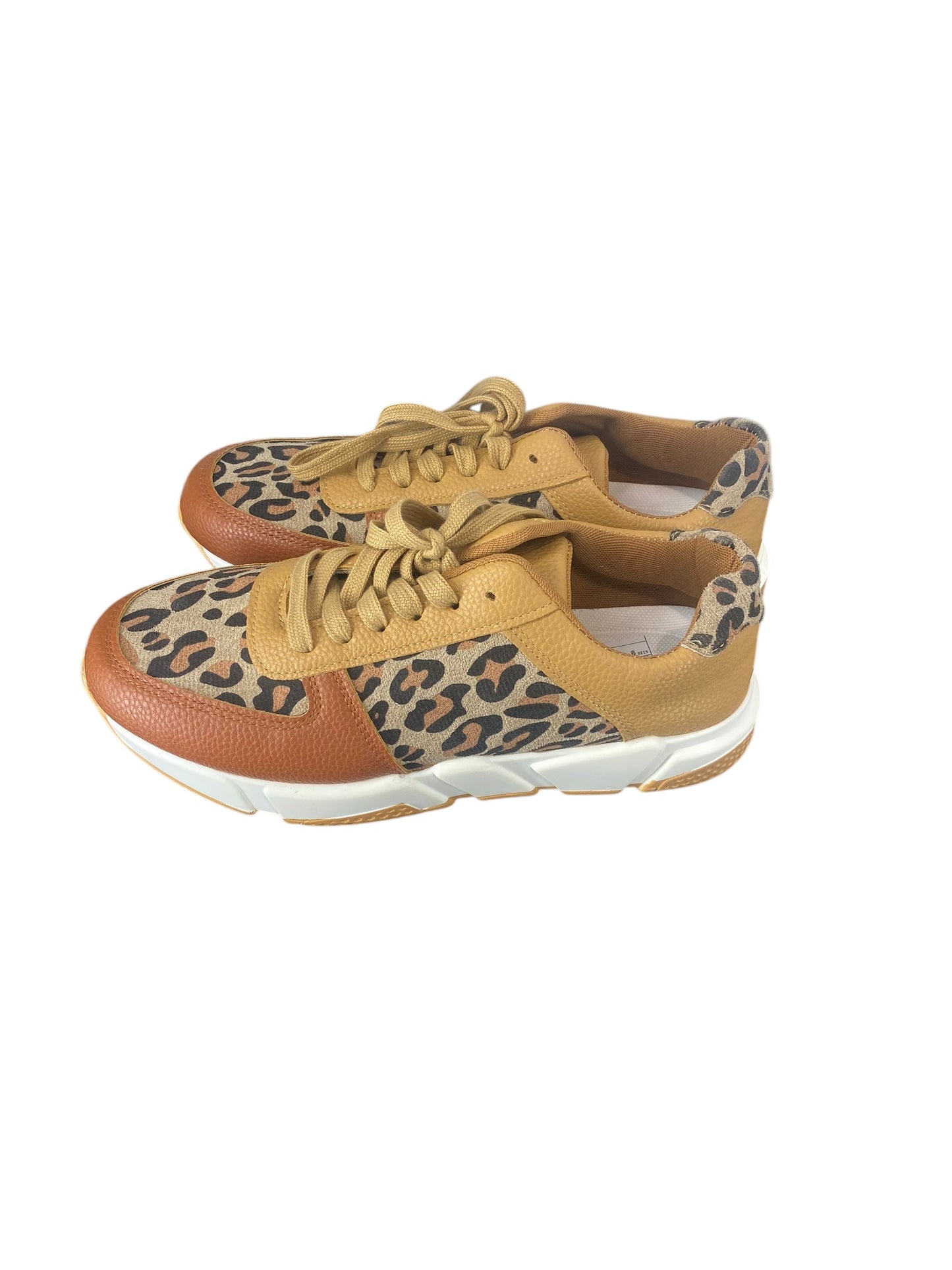 Shoes Sneakers By Clothes Mentor In Animal Print, Size: 9