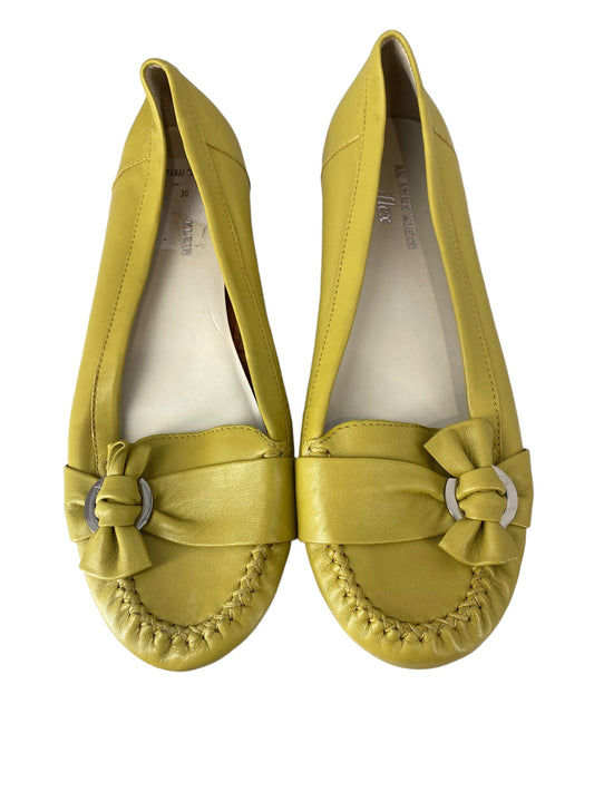 Yellow Shoes Flats Anne Klein, Size 8