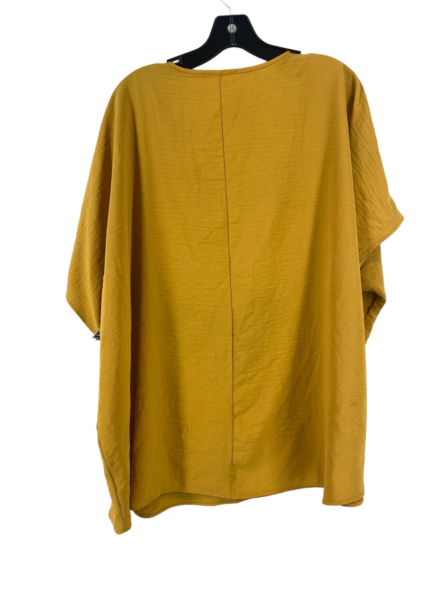 Top Short Sleeve By Zenana Outfitters In Yellow, Size: Xl