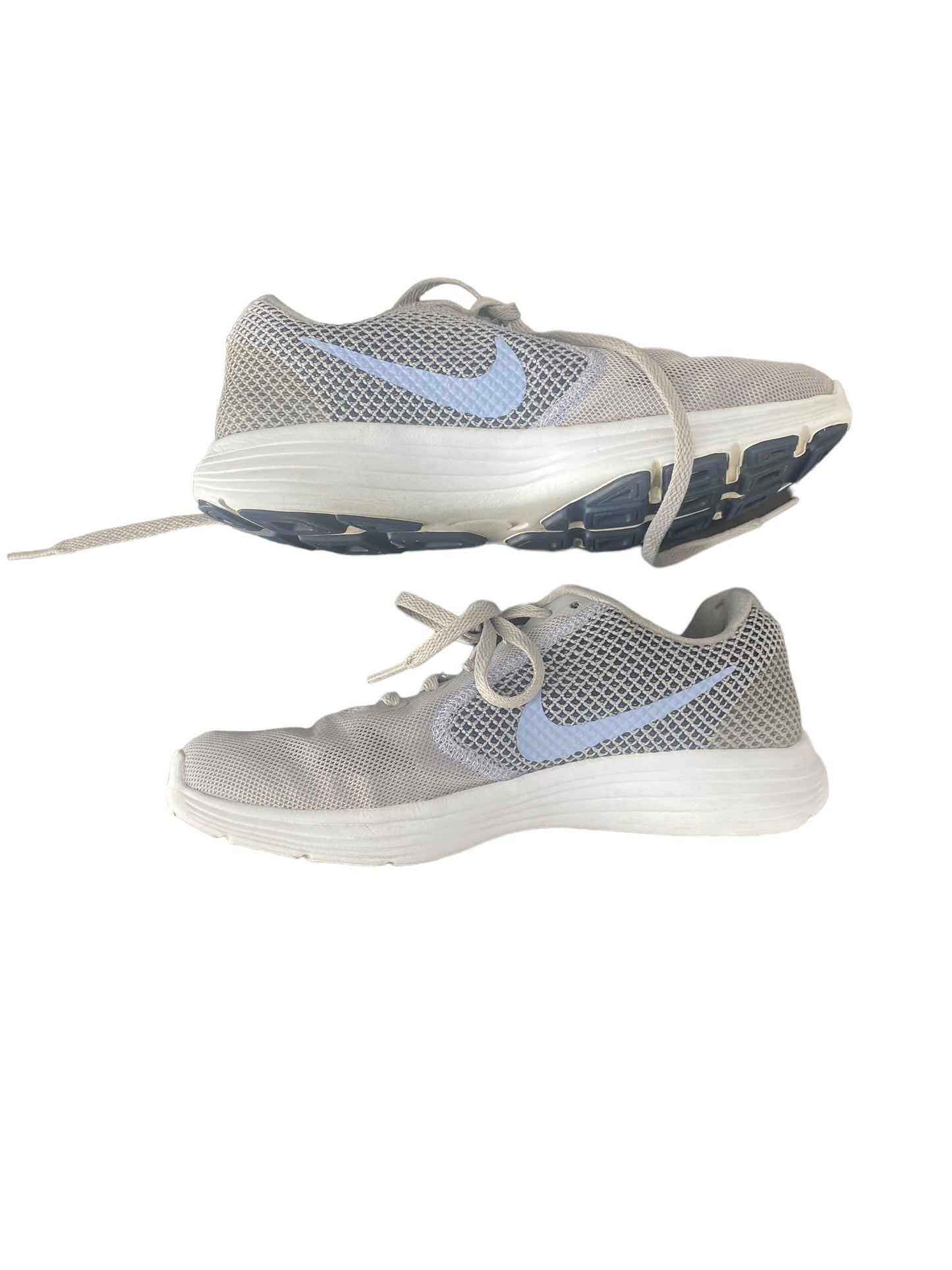 Shoes Athletic By Nike In Grey, Size: 5.5