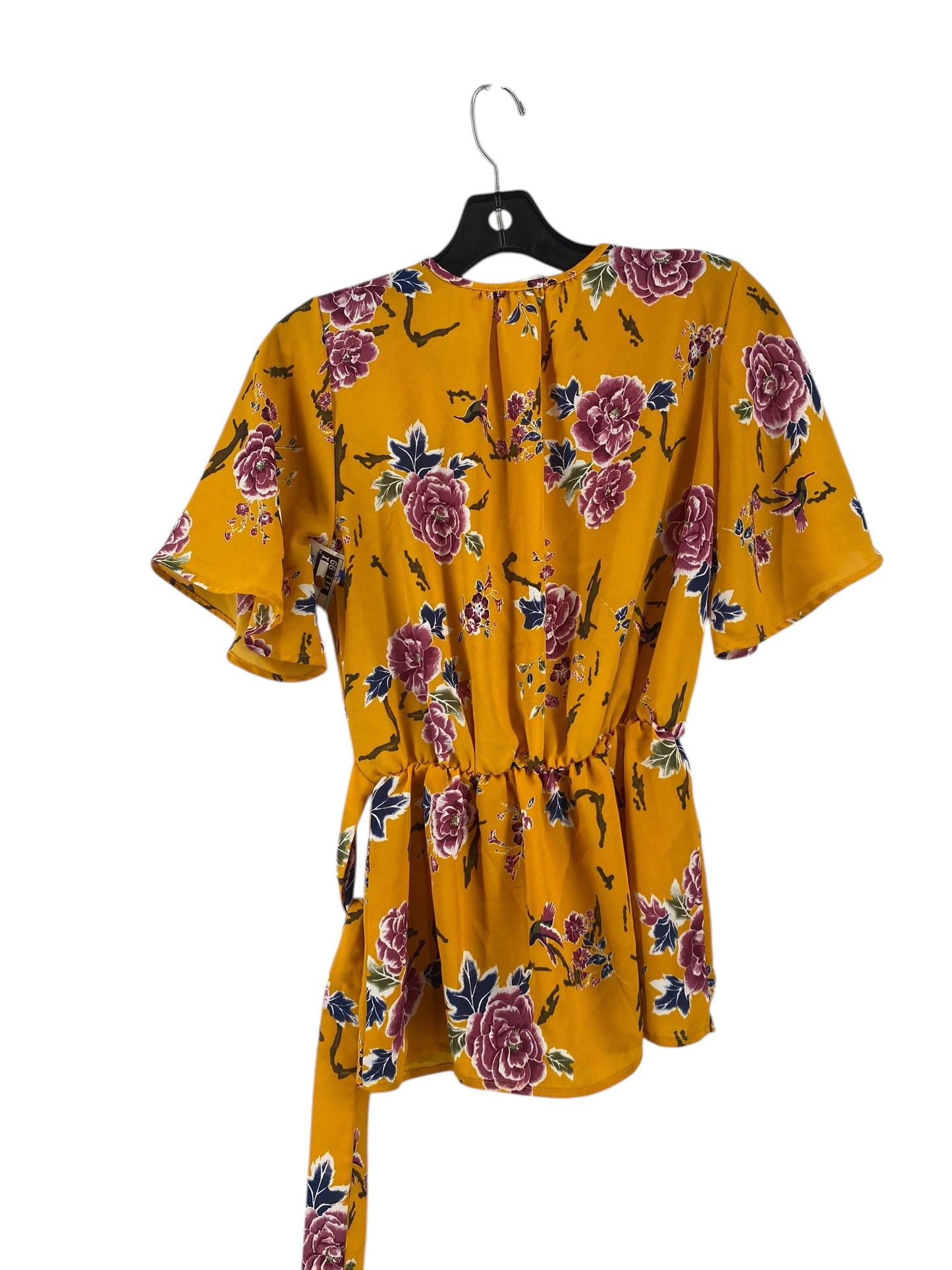 Top Short Sleeve By Sienna Sky In Yellow, Size: M