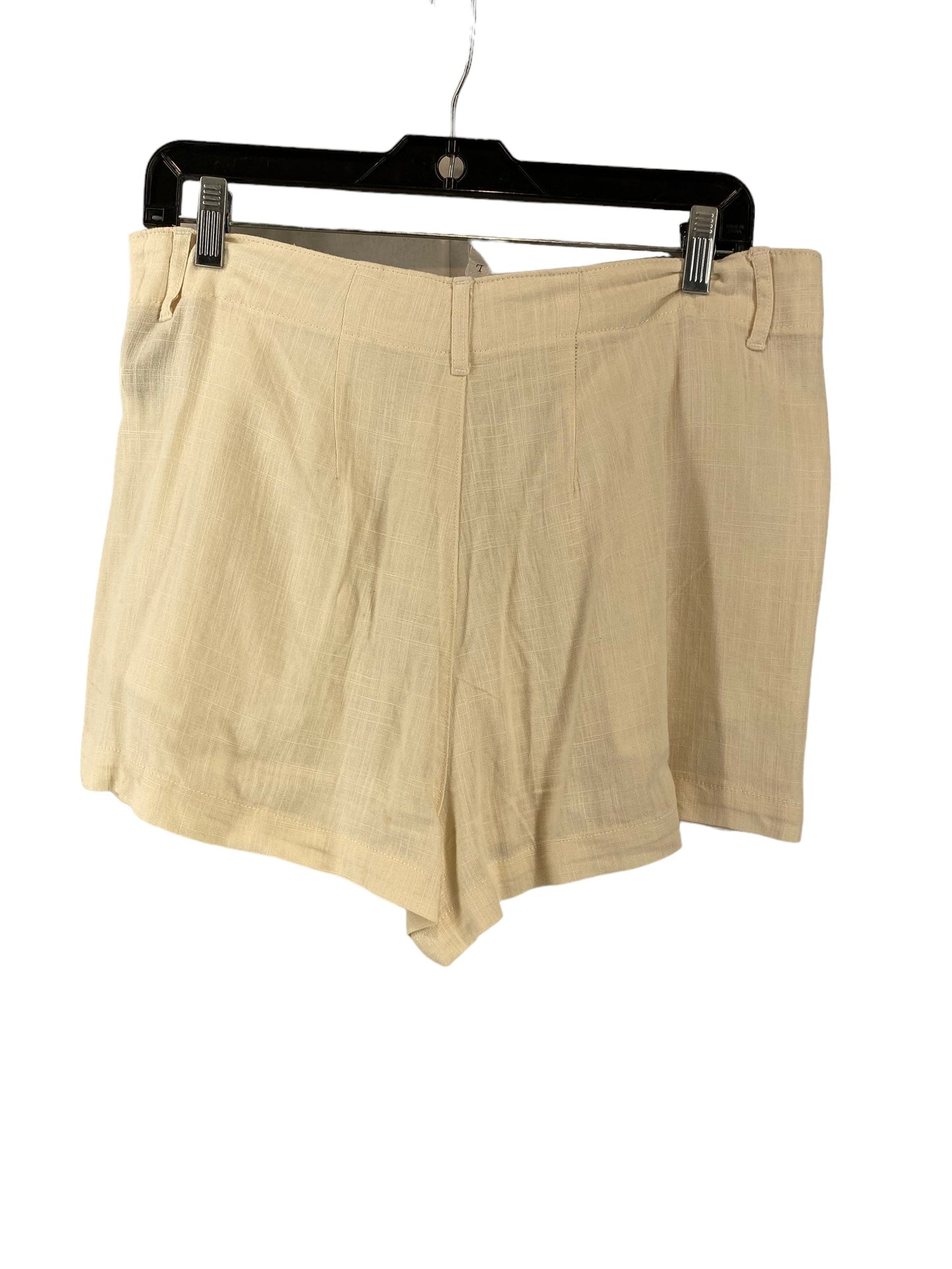 Shorts By Clothes Mentor  Size: L