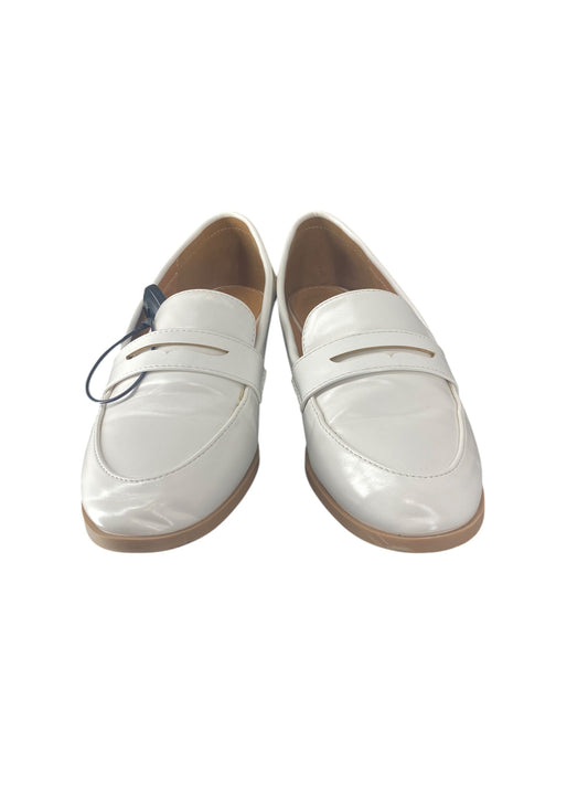 Shoes Flats By Clothes Mentor In White, Size: 8